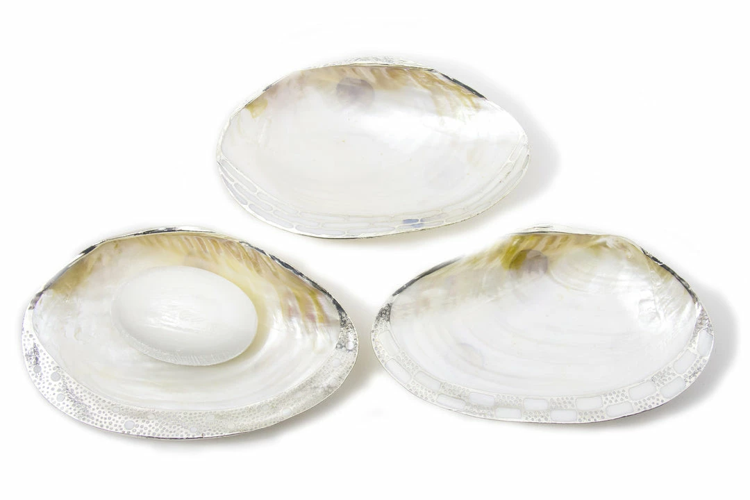 Two's Company SILVER PLATED SHELL WITH FEET Two's Company SILVER PLATED SHELL WITH FEET