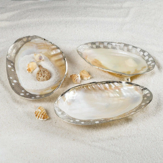 Two's Company SILVER PLATED SHELL WITH FEET Two's Company SILVER PLATED SHELL WITH FEET
