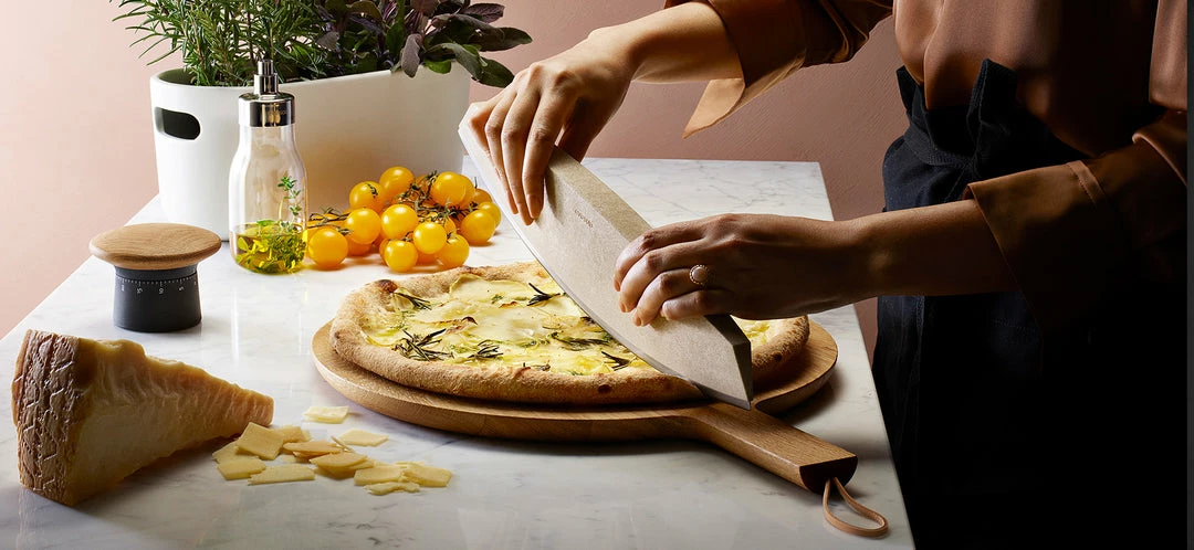 Eva Solo CUTTING BOARD ROUND WOOD WITH HANDLE Host/Hostess Eva Solo CUTTING BOARD ROUND WOOD WITH HANDLE Host/Hostess